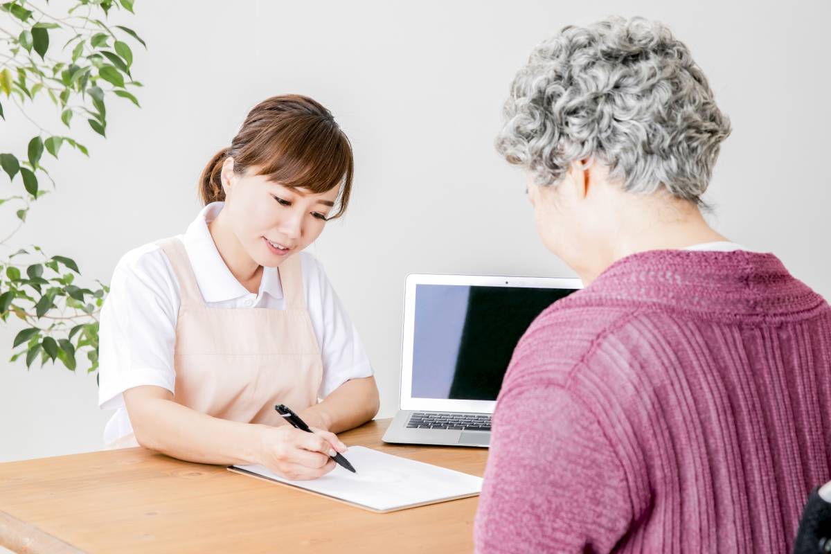 相談を受ける医療スタッフと患者さん